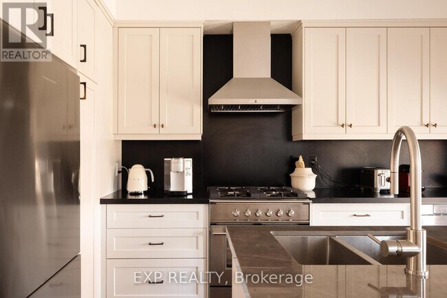 Building Photo - 31 Brownstone Ln