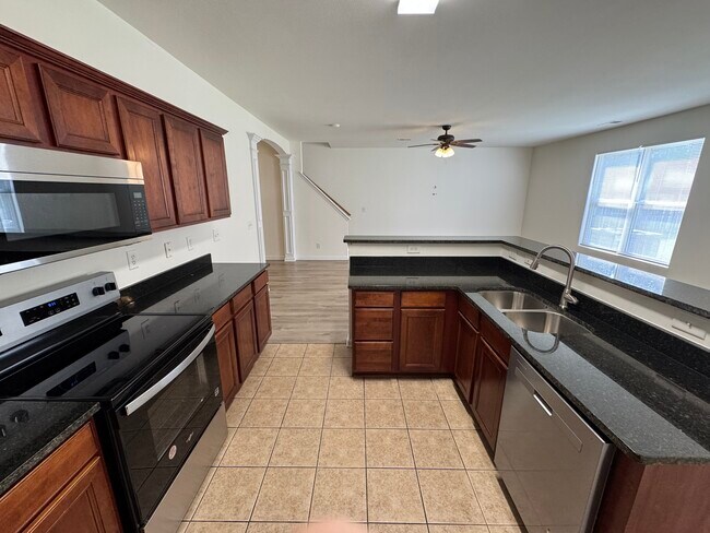 Foto del edificio - 6718 Sequoia Hills Dr