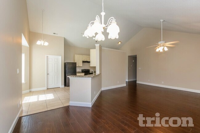 Foto del edificio - 3226 Twin Falls Ln