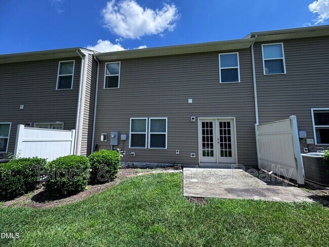 Building Photo - 210 Hamlet Pl