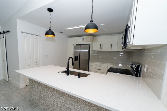 Foto del edificio - 6306 Royal Woods Dr
