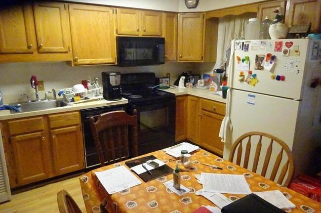 Kitchen - 19828 Beatriz Ave