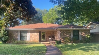 Building Photo - 2112 Meadowlake Ct
