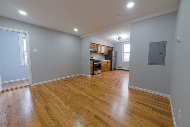 Building Photo - 586 N 11th St