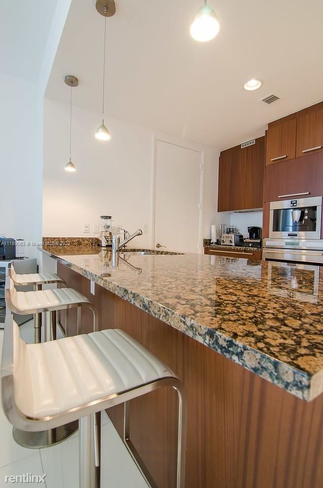 Building Photo - 3 br, 3.5 bath Condo - 15811 Collins Ave A...