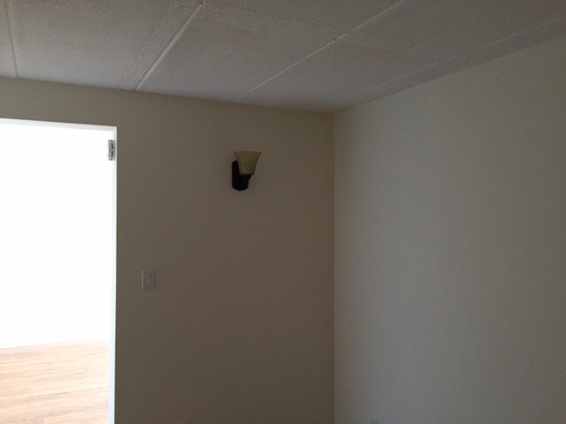Living space from alcove - 27 Northill St