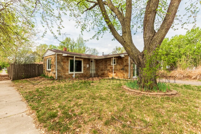 Foto del edificio - 2903 W Douglas Ave