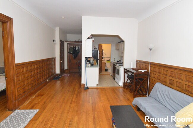 Building Photo - 845 Beacon St