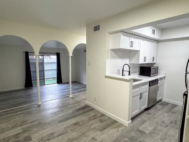 Photo - 170 De Chantle Rd Apartment