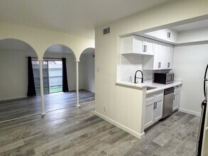 Building Photo - 170 De Chantle Rd