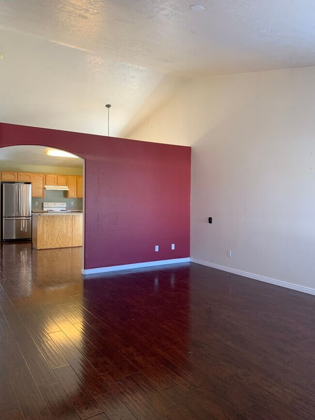 Building Photo - Deposit Moves You In! 3 Bed 2.75 Bath Home...