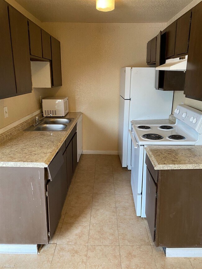 Foto del edificio - 2 br, 1 bath 4plex - 1524 Pine Ridge Dr Apt B