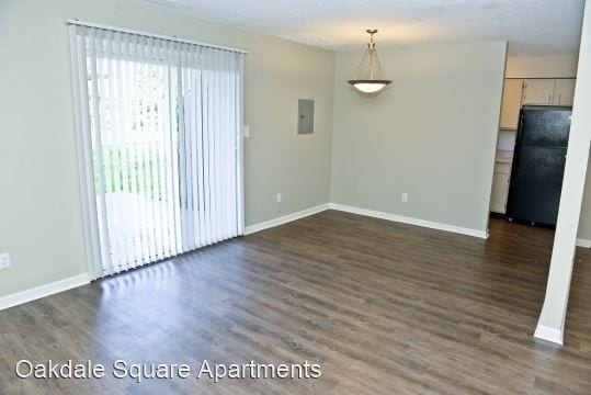 Building Photo - 1 br, 1 bath Apartment - Oakdale Square Ap...