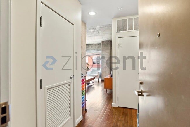 Building Photo - Unit 639