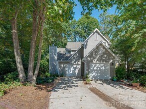 Building Photo - 9006 St Thomas Ln