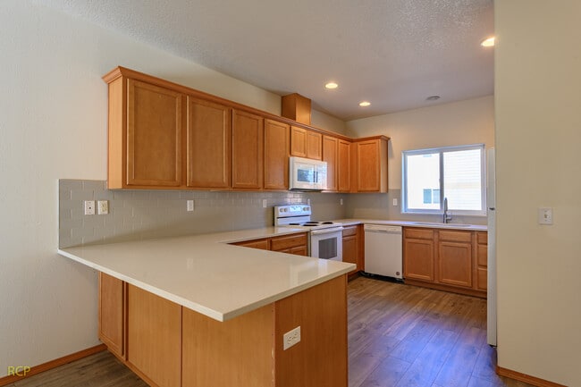 Building Photo - 5631 SE 119th Ave