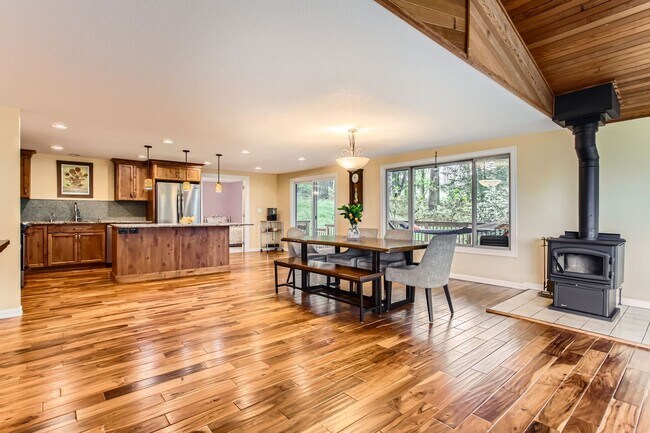 Building Photo - Single Family Home in West Linn with a Won...