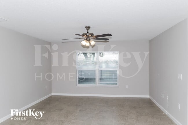 Foto del edificio - 437 Earhart Dr