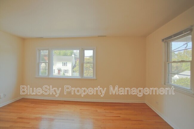 Building Photo - 707 Nelson Dr