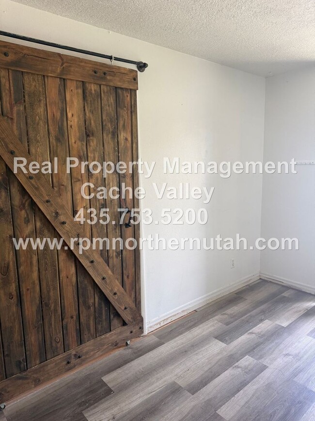Building Photo - 357 N 200 W