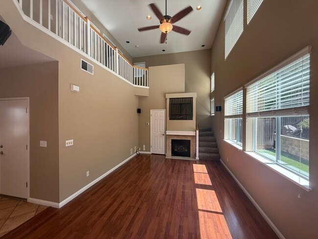 Building Photo - Gorgeous 3BD/2.5BA Single-Family Home for ...