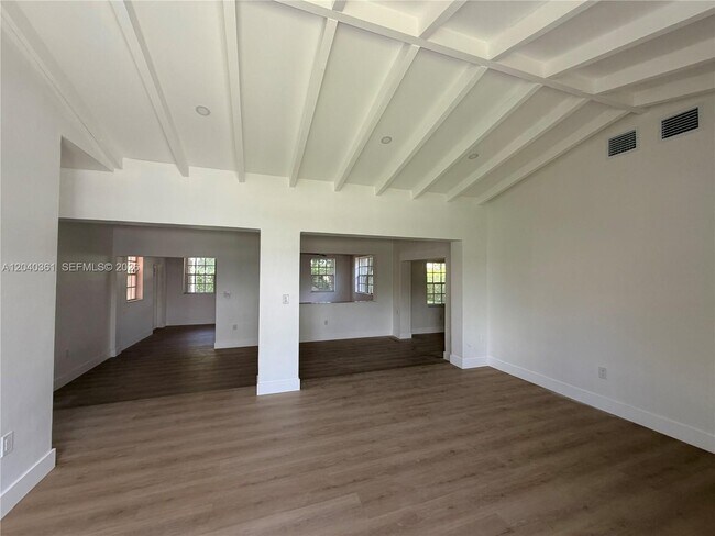 Building Photo - 1525 SW 76th Ct