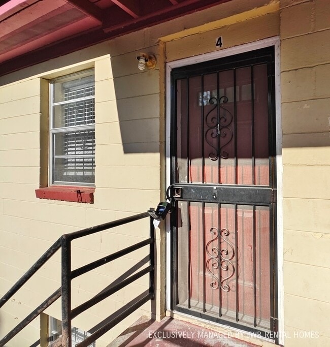 Building Photo - 1124 W 25th St