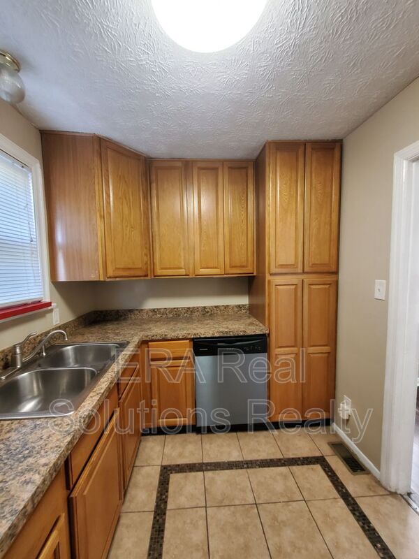 Building Photo - 350 Wrexham Ave