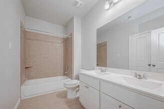 Building Photo - 31118 Gulf Cypress Ln