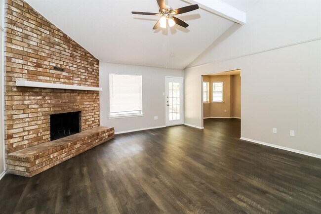 Building Photo - 2000 Sexton Dr