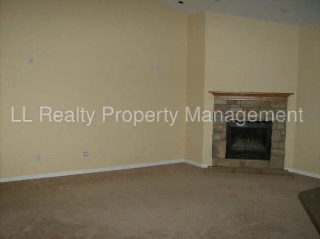 Building Photo - Beautiful home in the Sage Valley Estates