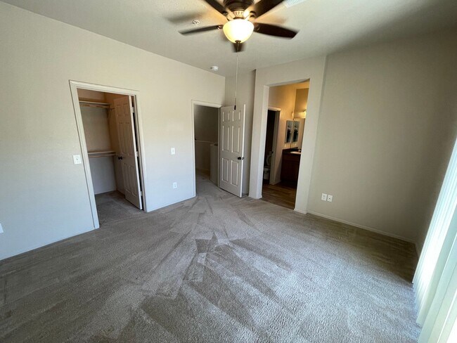 Building Photo - Luxury El Dorado Condo for Rent