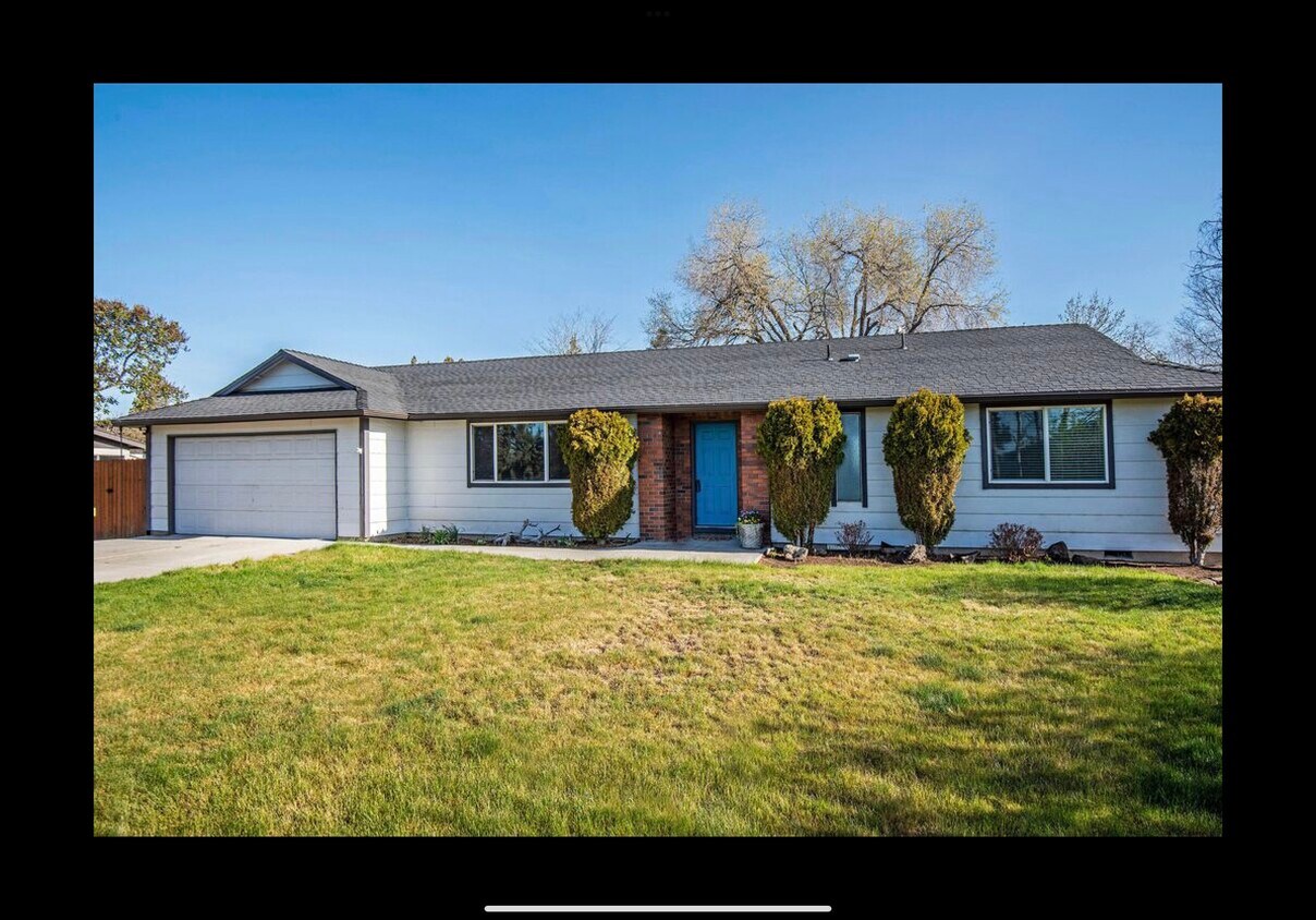 Front - 2719 SW Glacier Ave