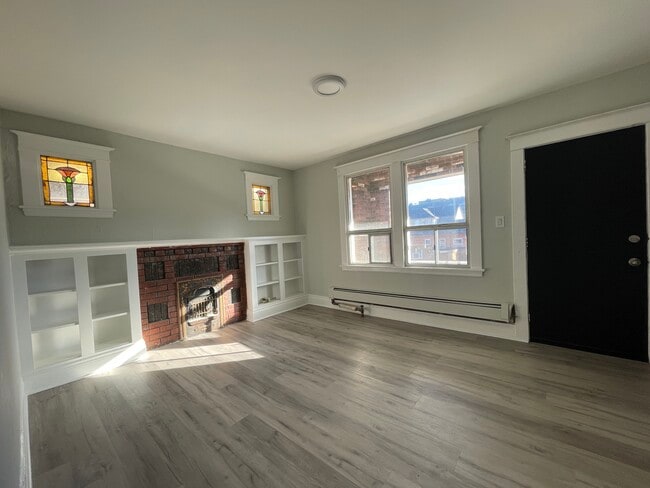 Photo du bâtiment - Historic & Affordable 2 Bedroom Suite