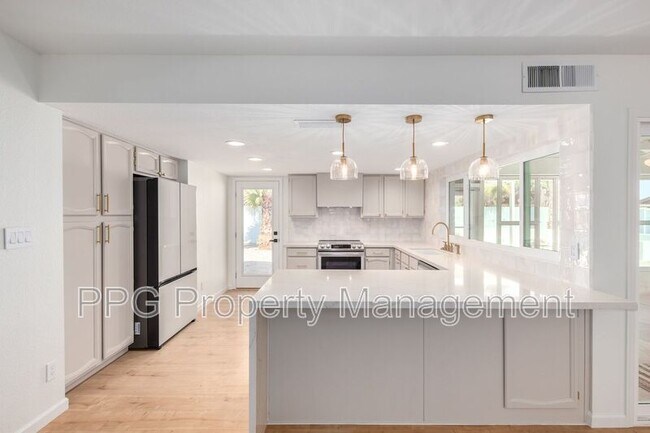 Building Photo - 11025 N 55th Ave