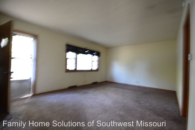 Building Photo - 1507 N Riverside Rd