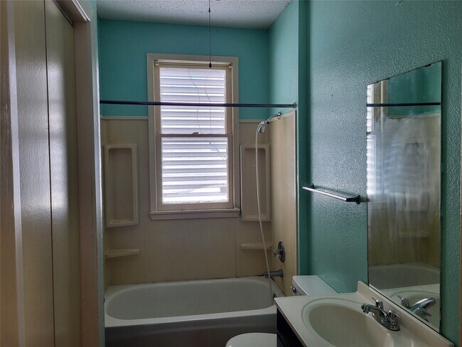 Foto del edificio - 4401 Ave Q 1/2