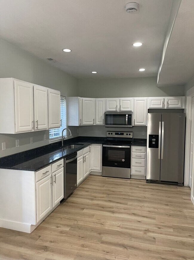 Building Photo - Beautiful Remodeled 3 Bedroom in Herriman!