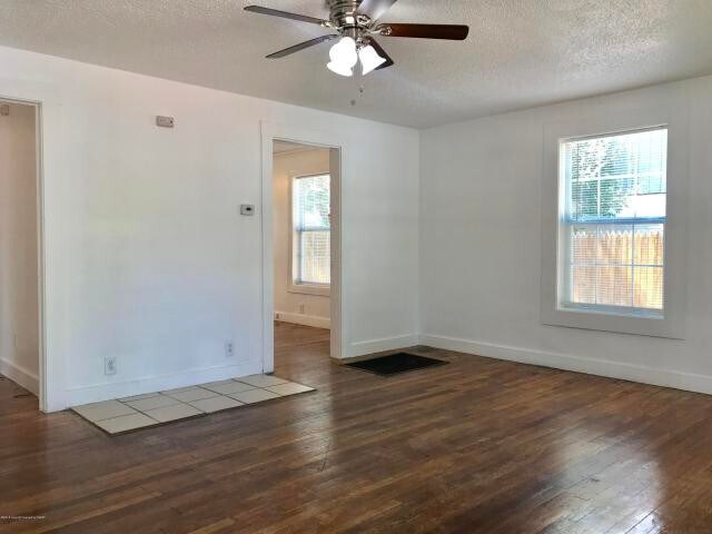 Foto del edificio - BIVINS ADORABLE 2BEDROOM 1BATH 1CAR GARAGE