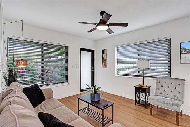 Foto del edificio - 754 NE 40th St