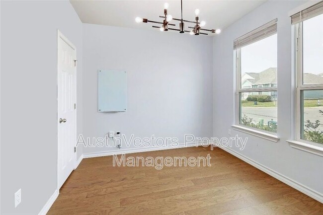 Foto del edificio - 15801 Crissom Ln