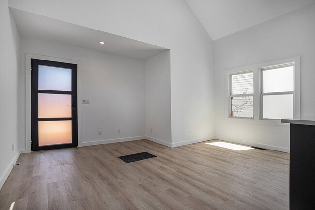 Foto del edificio - 1217 Park St (3-Units)