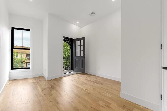 Foto del edificio - 722 Chauncey St