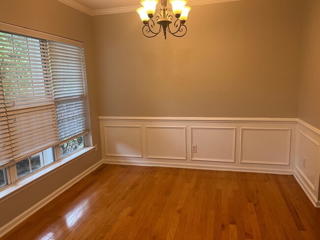 Building Photo - Lovely 3 Bedroom Home Minutes from NC State!