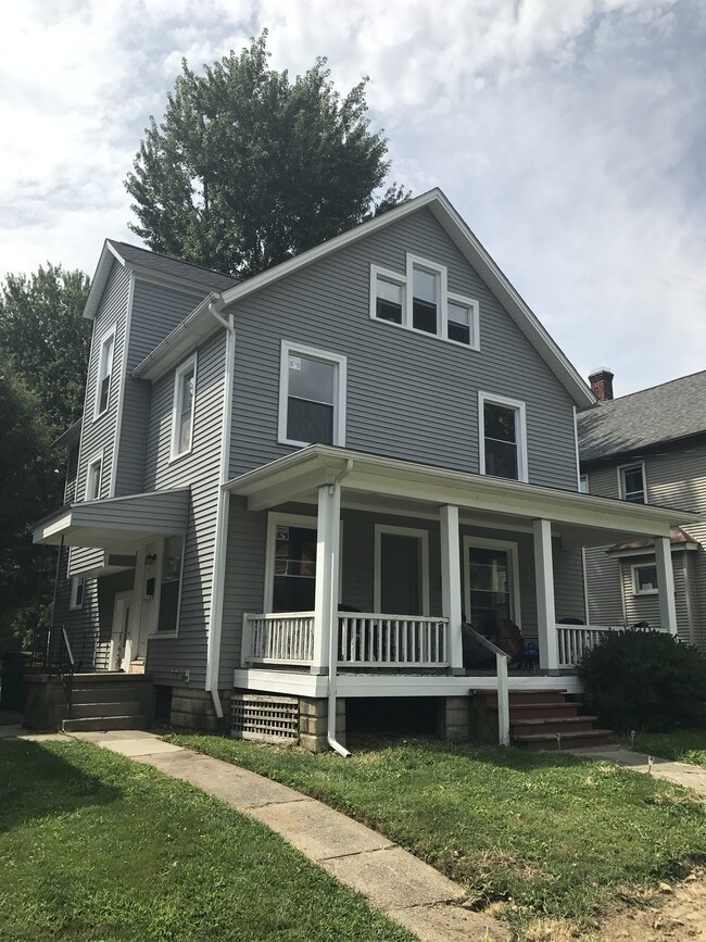 Upstairs 2nd and 3rd Floor Apartment - 652 N Bever St