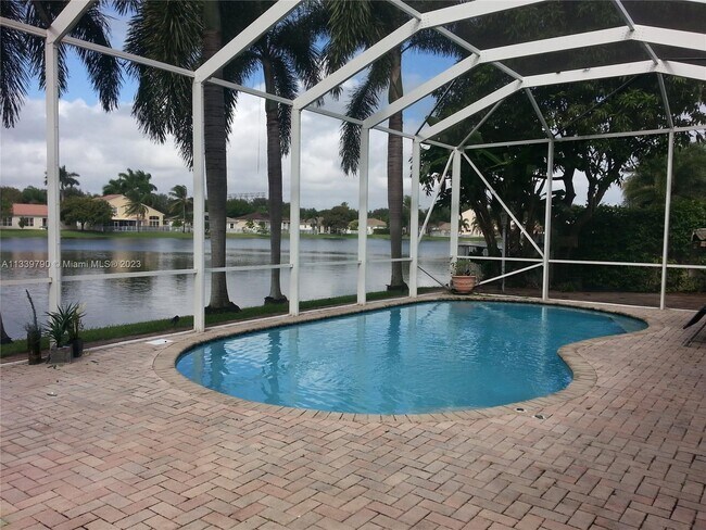 Foto del edificio - 5347 SW 34th Terrace