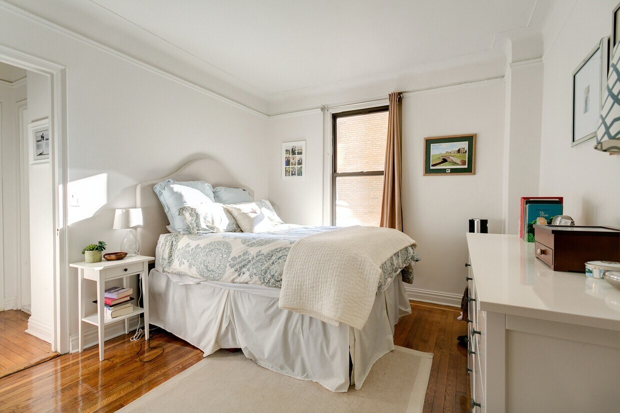 Foto principal - 222 W 83rd St