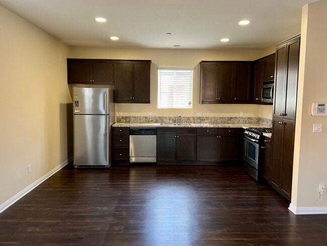 Building Photo - 1249 W 139th St