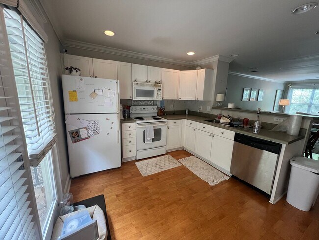 Building Photo - 2 bedroom Townhome at the Woodlands!