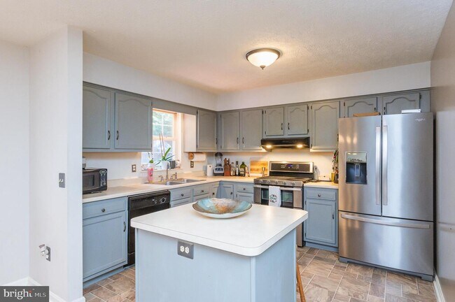 Building Photo - 323 Cree Terrace
